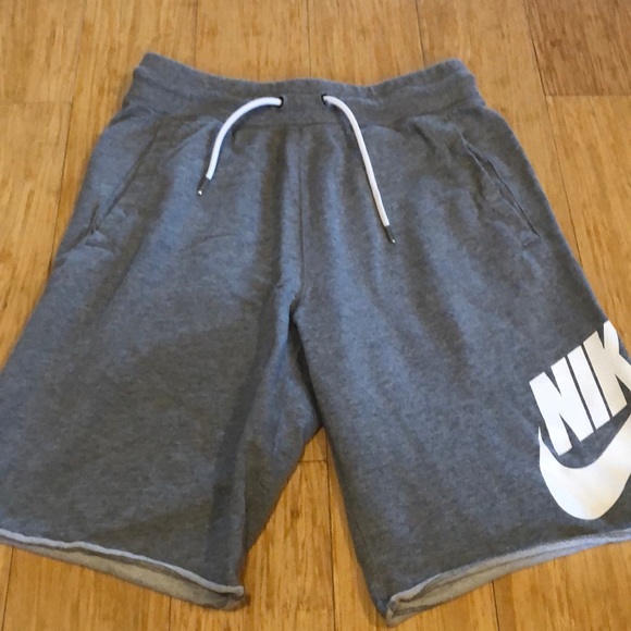 Nike Other - NWOT Men’s Nike sweat style shorts. Pockets. Small